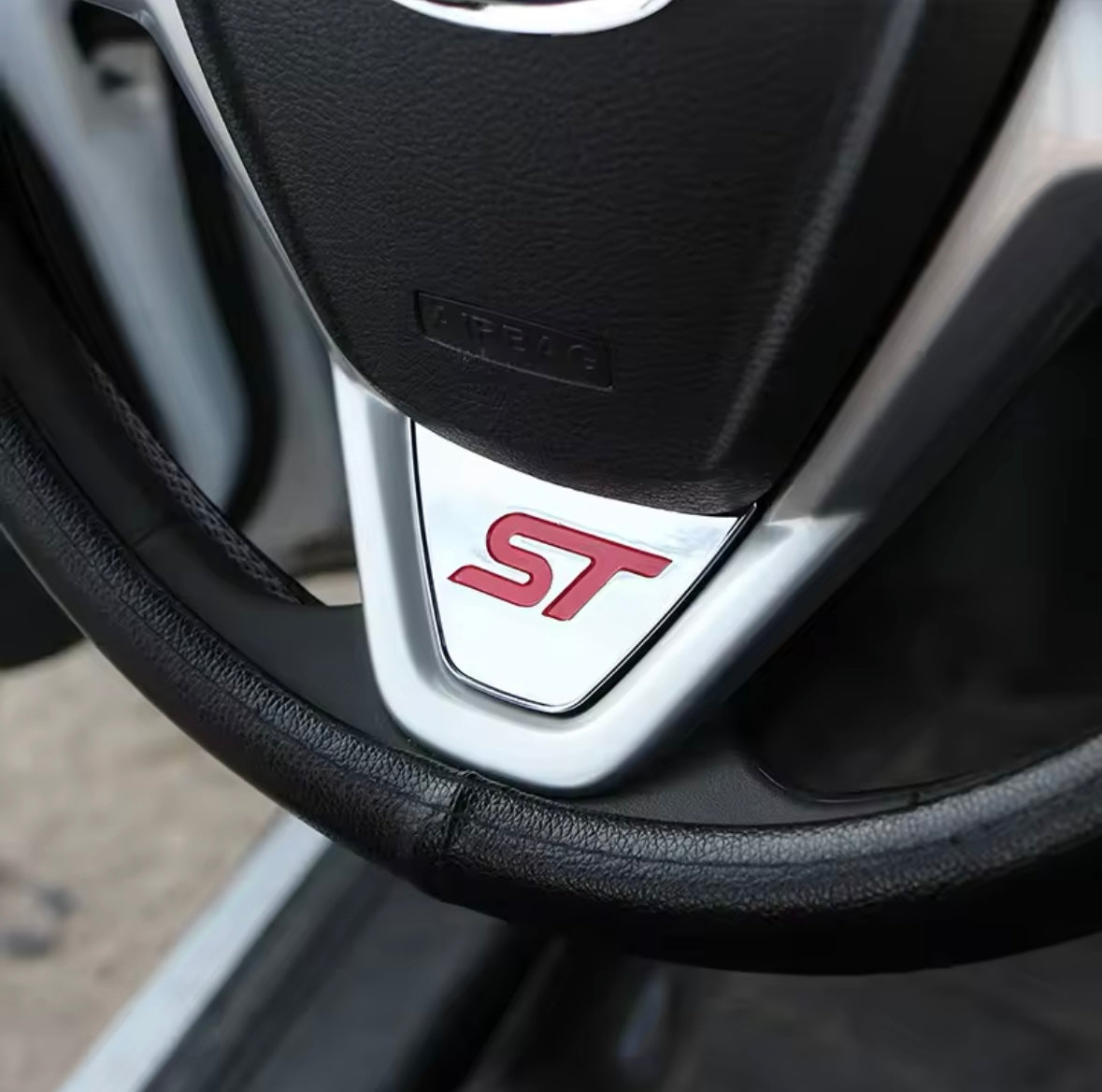 Logo bas de volant pour Ford Fiesta ST - AUTO SHOP