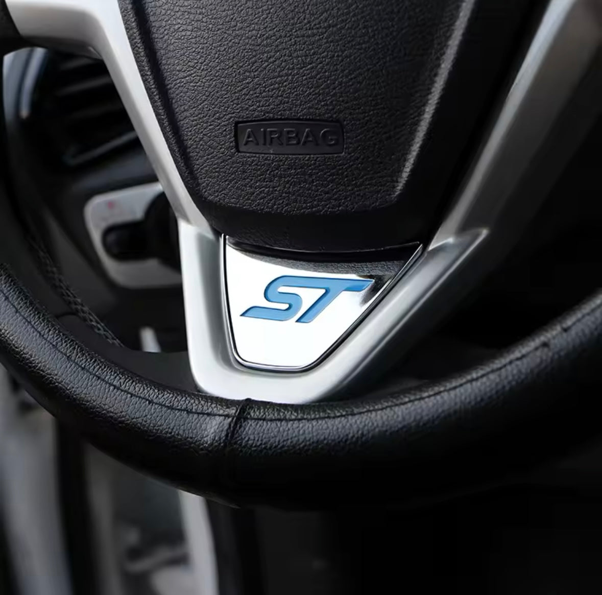 Logo bas de volant pour Ford Fiesta ST - AUTO SHOP